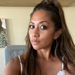 Meet your Posher, Cynthia